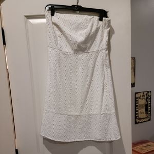 White lace strapless dress